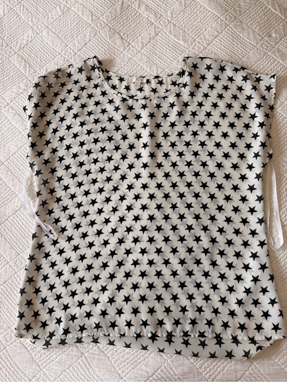 Charming Charlie Womens Star Print Short Sleeve Blouse - Black/White MEDIUM - Picture 1 of 2